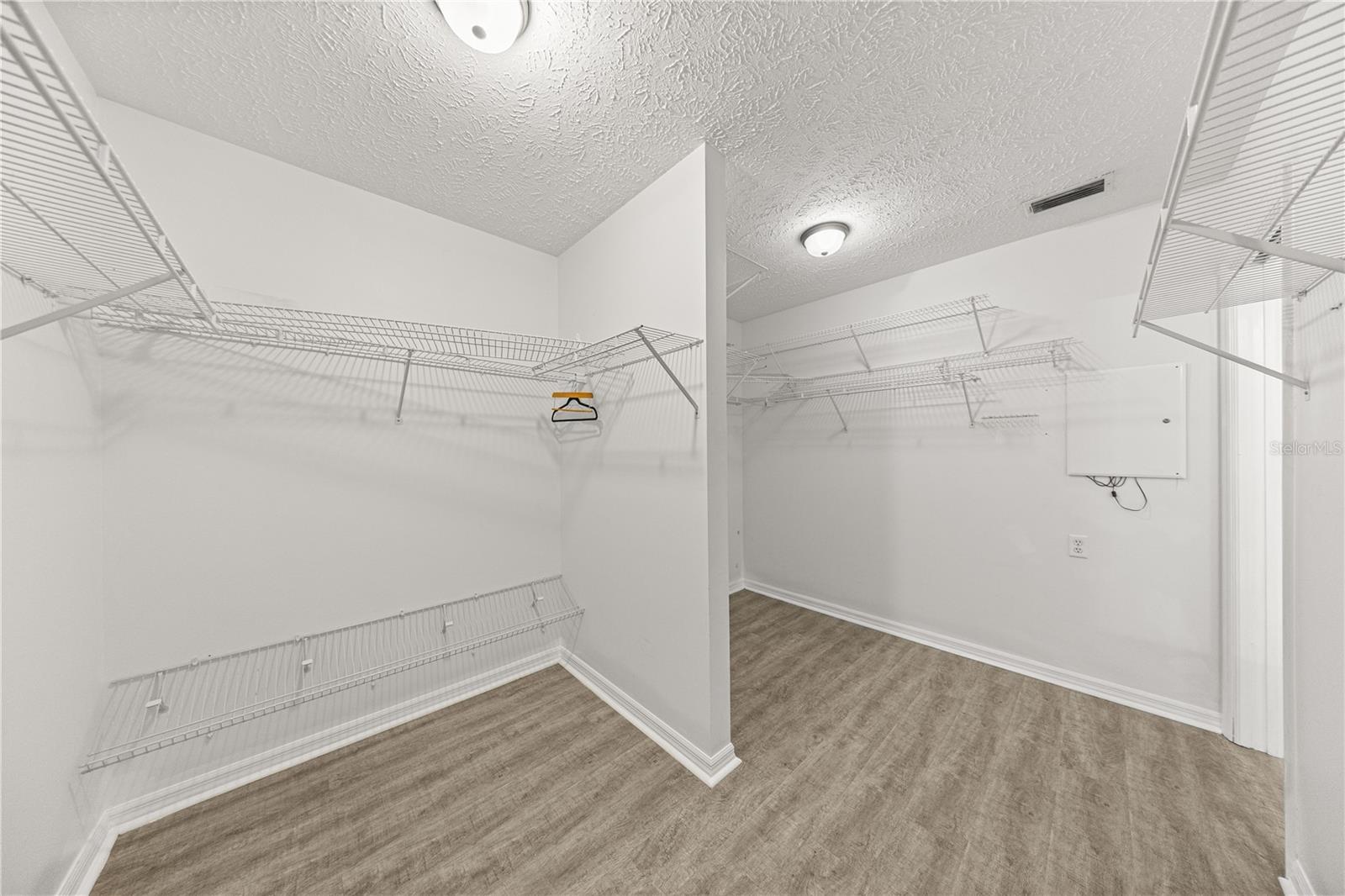 HUNTERS TRACE - Residential