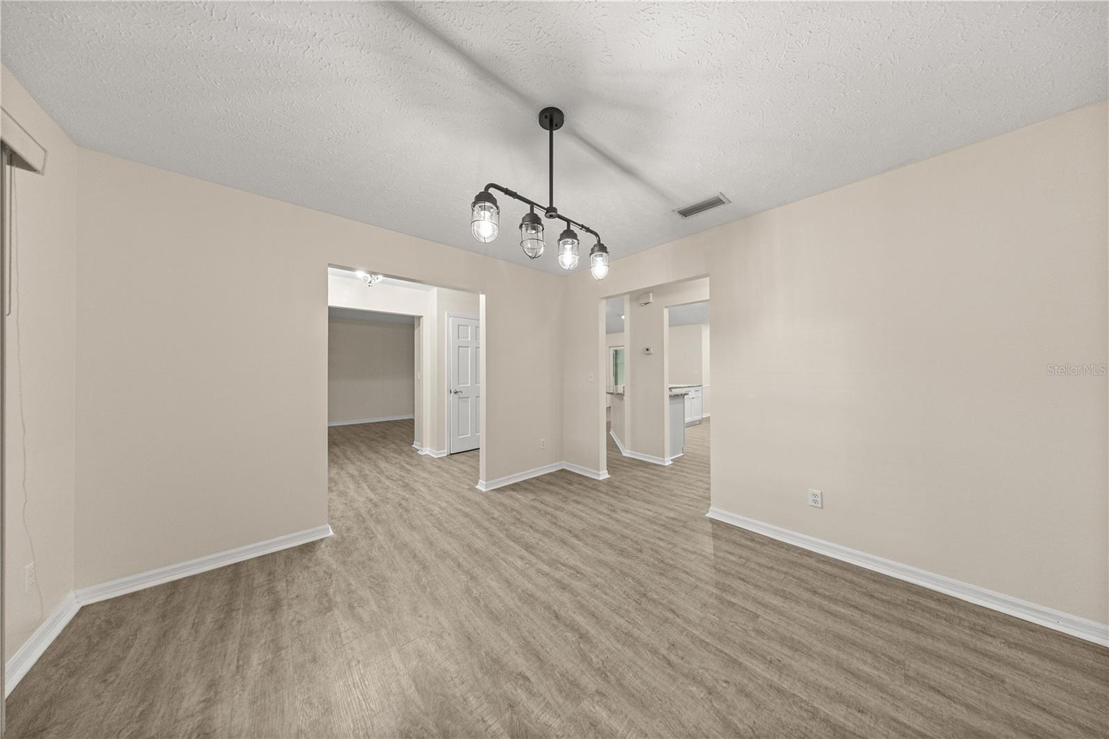 HUNTERS TRACE - Residential