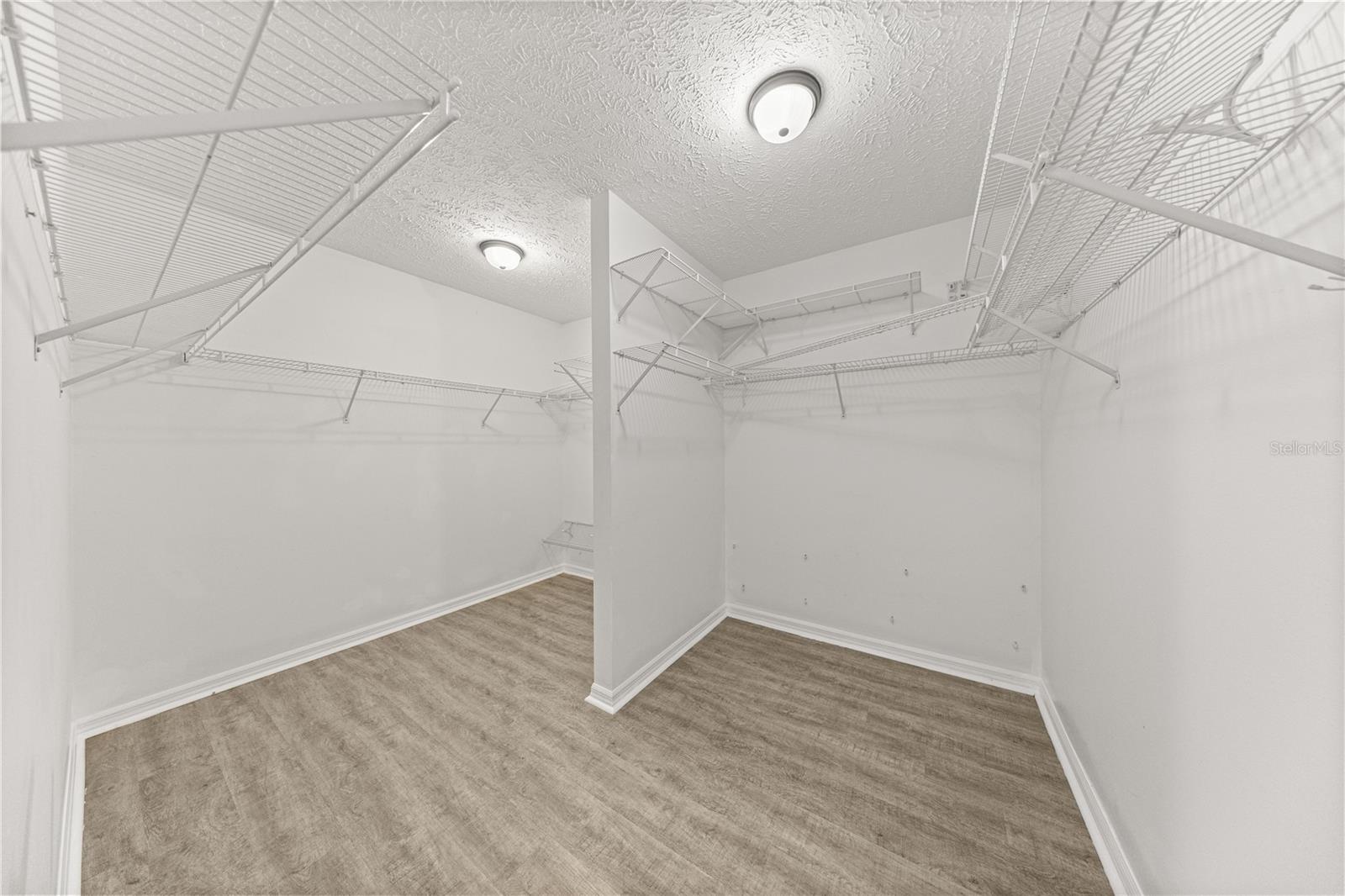 HUNTERS TRACE - Residential