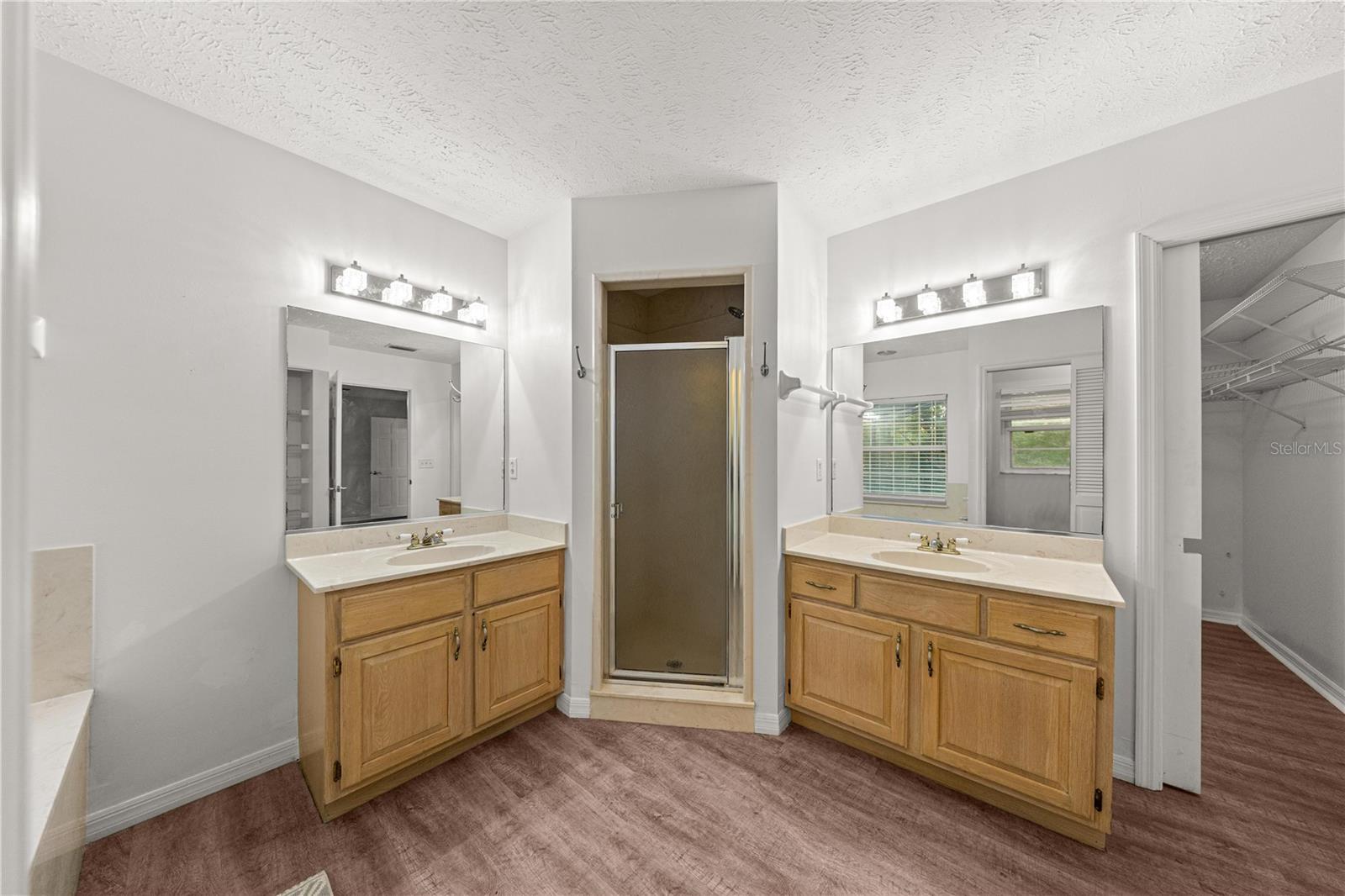 HUNTERS TRACE - Residential