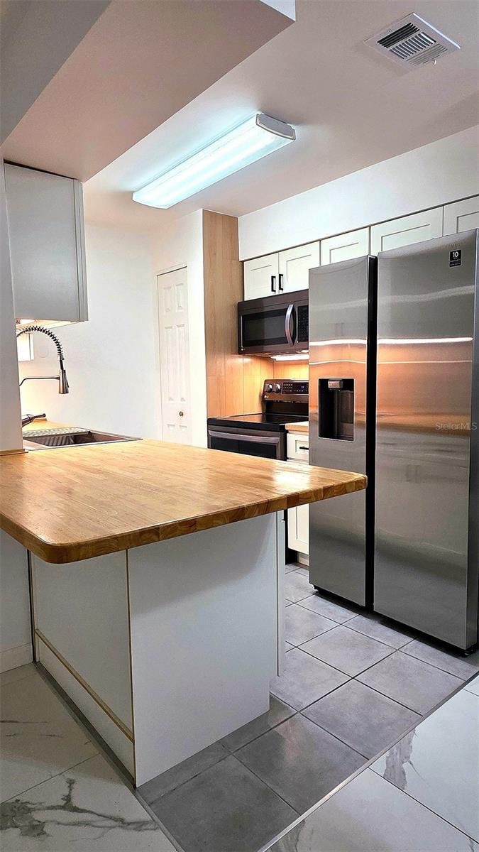 THE HAMPTONS AT BRANDON A CONDO - Residential