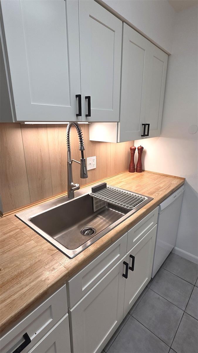 THE HAMPTONS AT BRANDON A CONDO - Residential