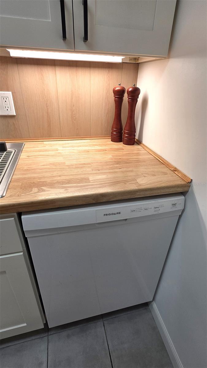 THE HAMPTONS AT BRANDON A CONDO - Residential