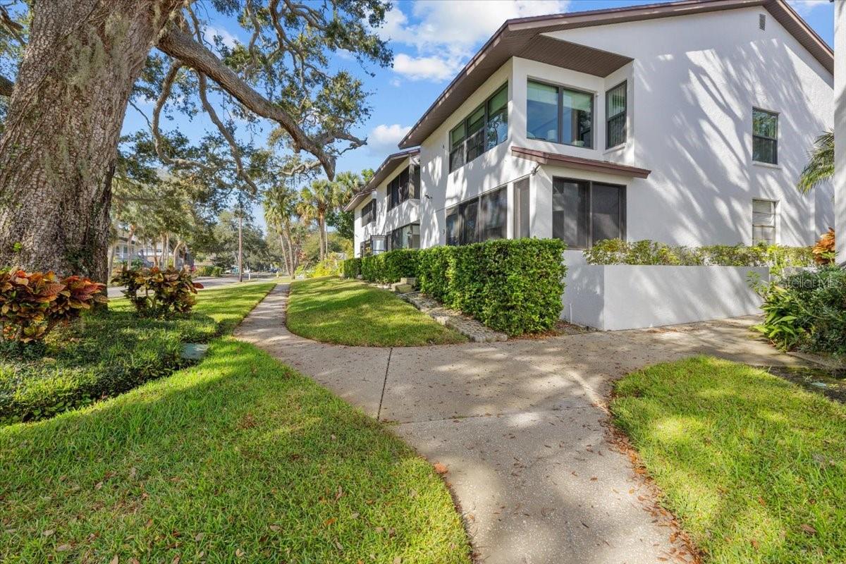 LOVERS OAK CONDO - Residential