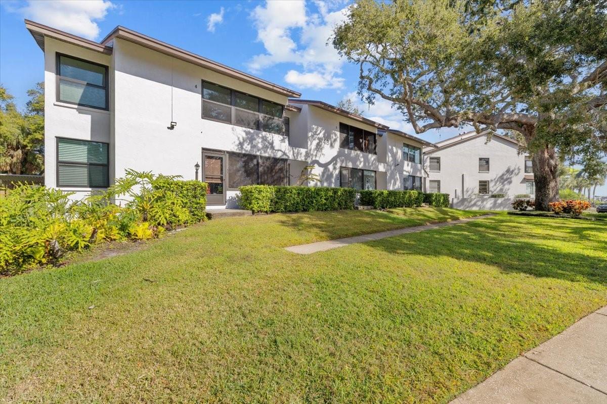 LOVERS OAK CONDO - Residential