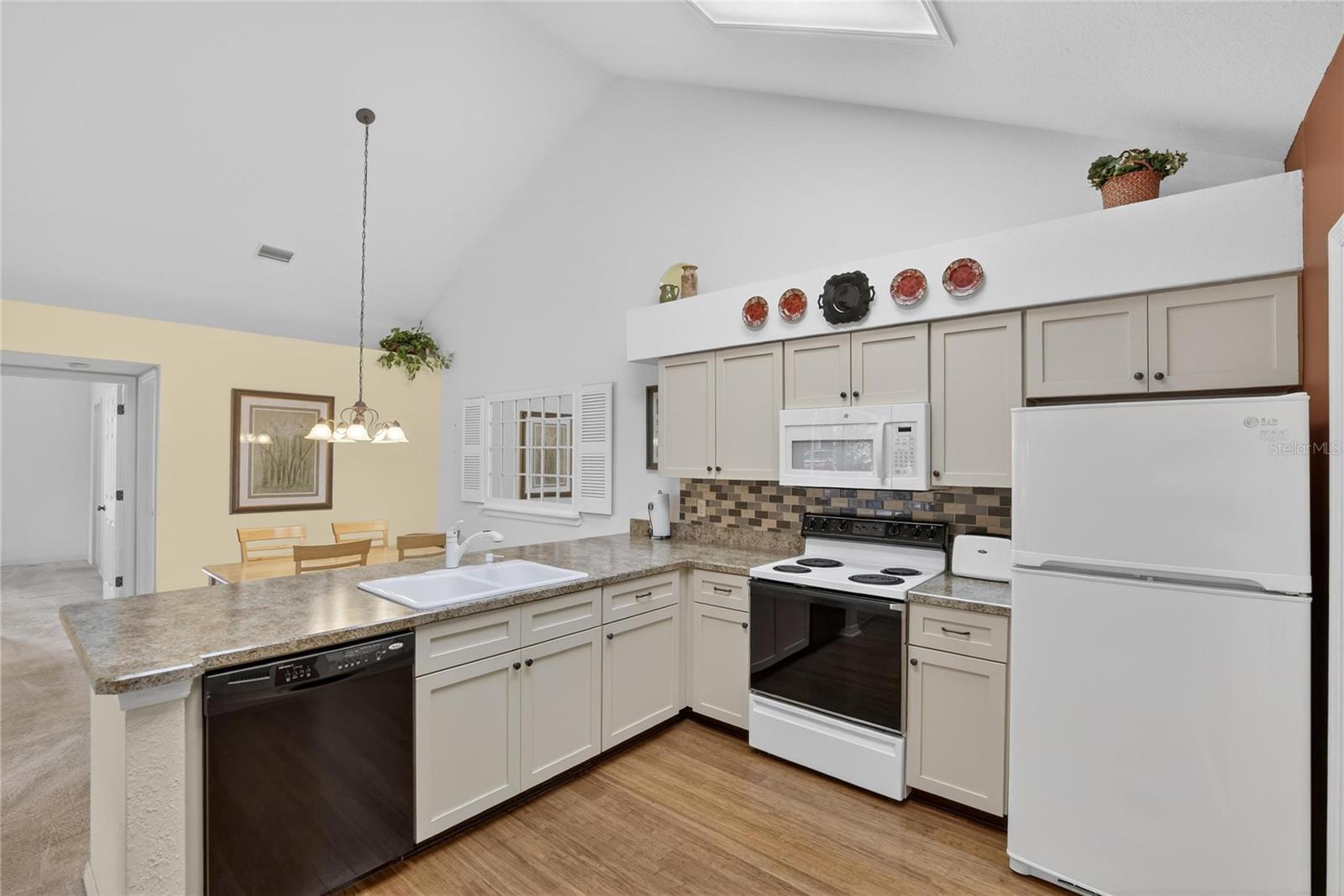 FAIRWAY PALMS A CONDO - Residential