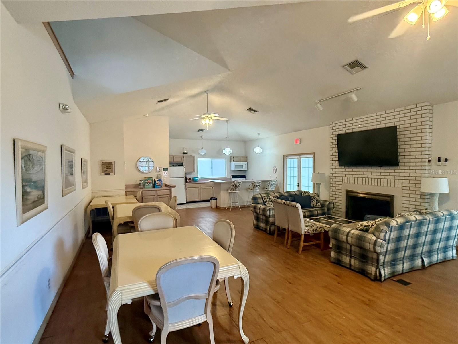 FAIRWAY PALMS A CONDO - Residential