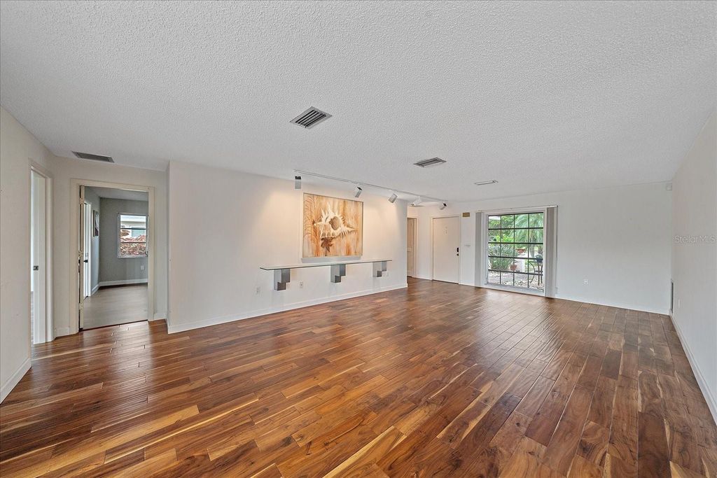 Photo of 7077 W Country Club Drive N, Sarasota, FL 34243 (MLS # A4664588)
