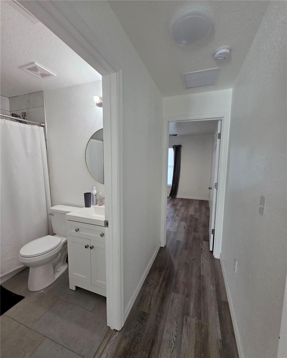 OCALA RDG UN #7 - Residential Lease