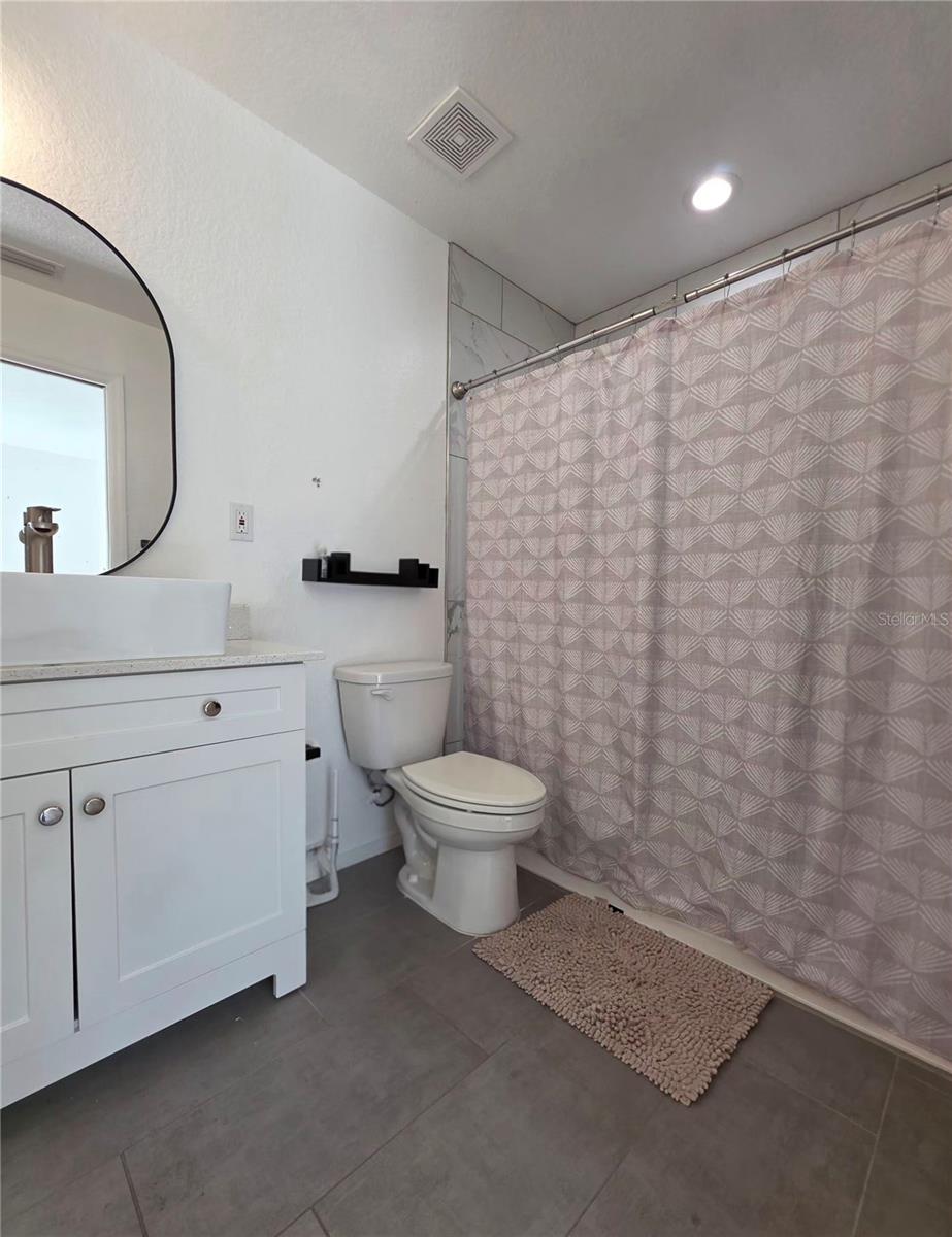 OCALA RDG UN #7 - Residential Lease