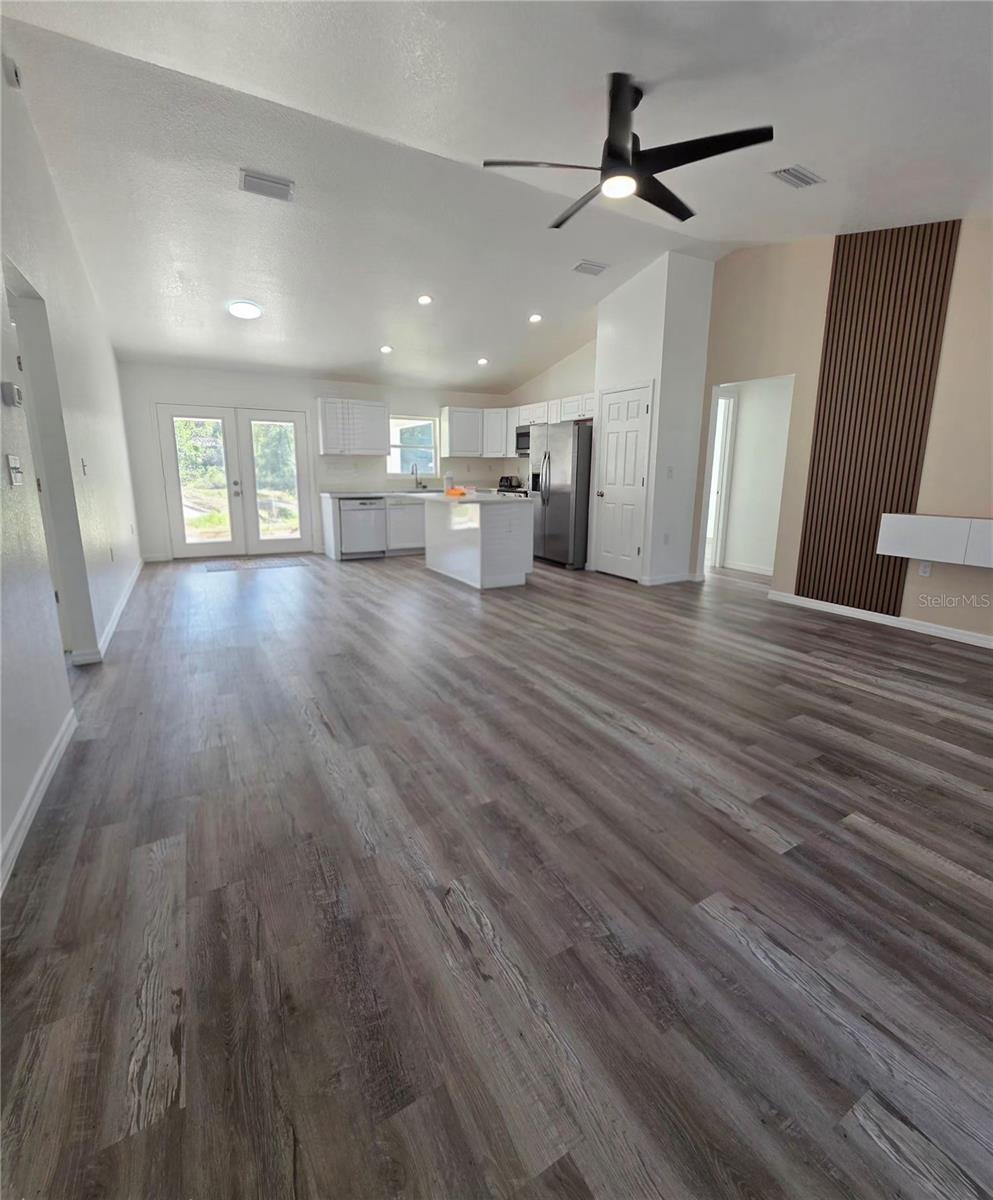 OCALA RDG UN #7 - Residential Lease