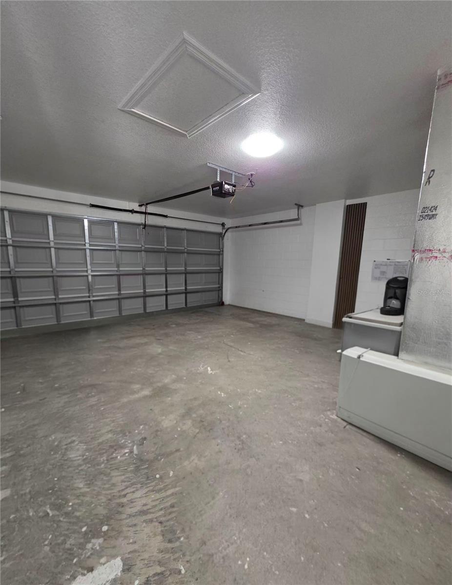 OCALA RDG UN #7 - Residential Lease