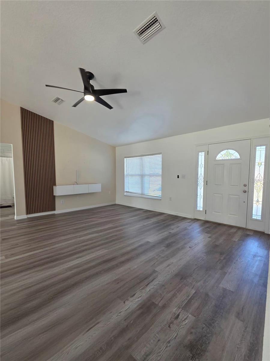 OCALA RDG UN #7 - Residential Lease