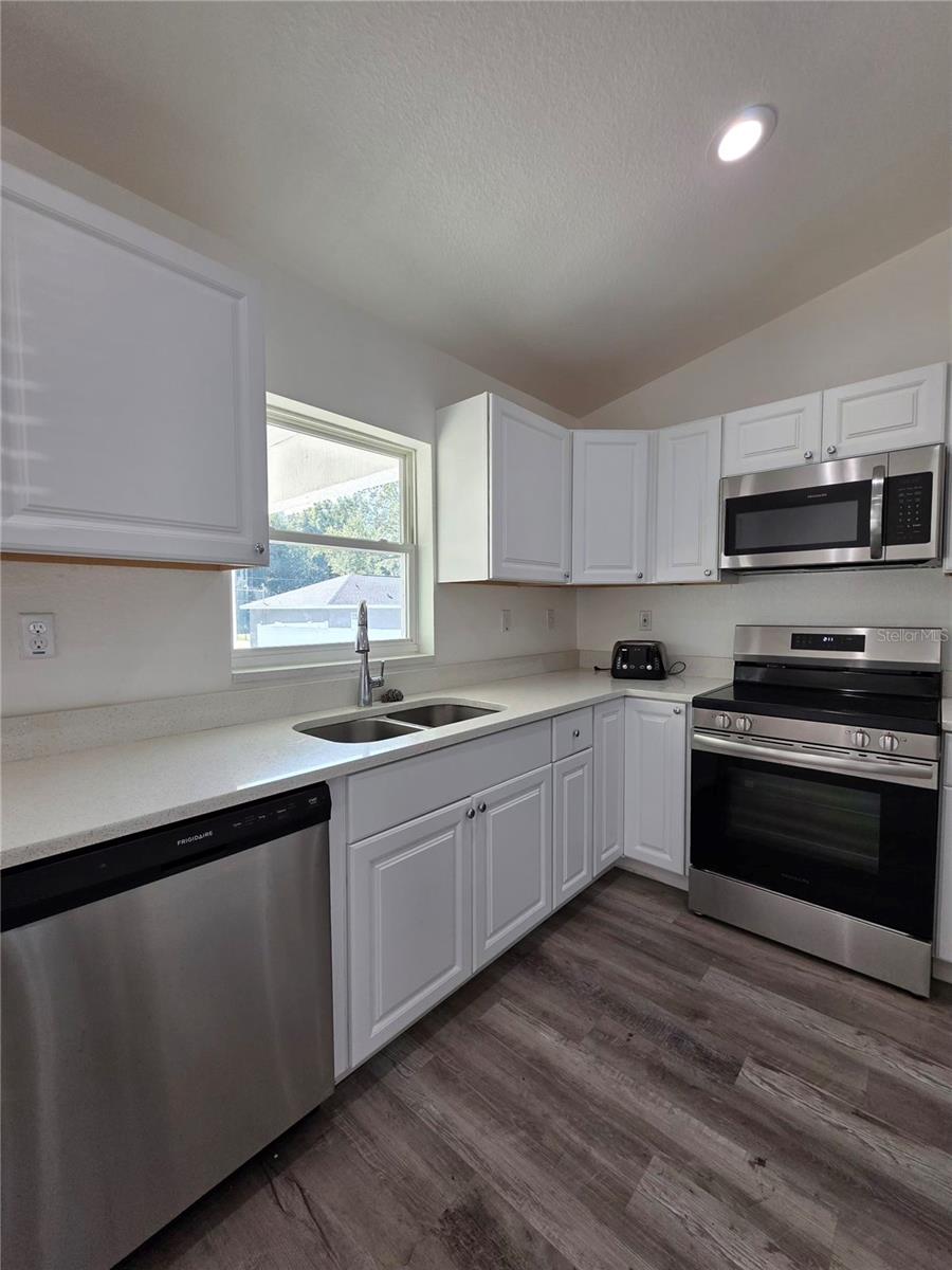 OCALA RDG UN #7 - Residential Lease