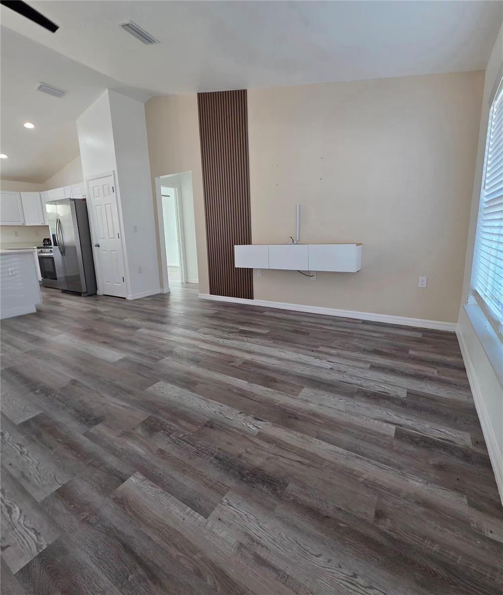 OCALA RDG UN #7 - Residential Lease