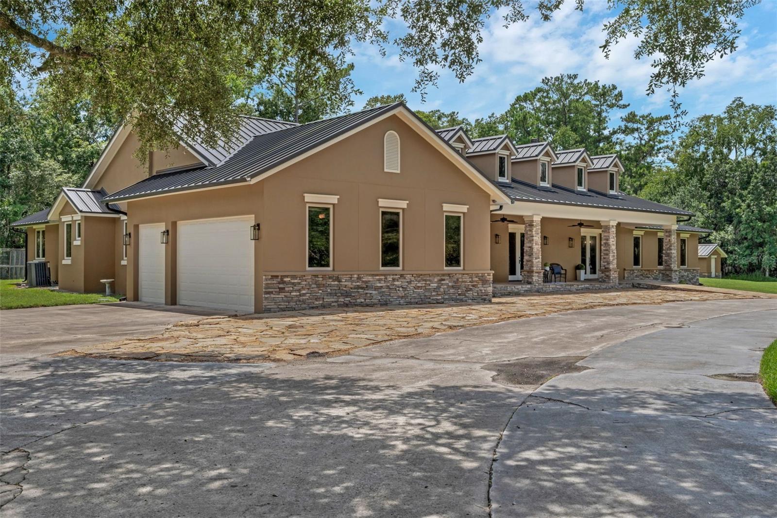 935 RIVER EDGE COURT