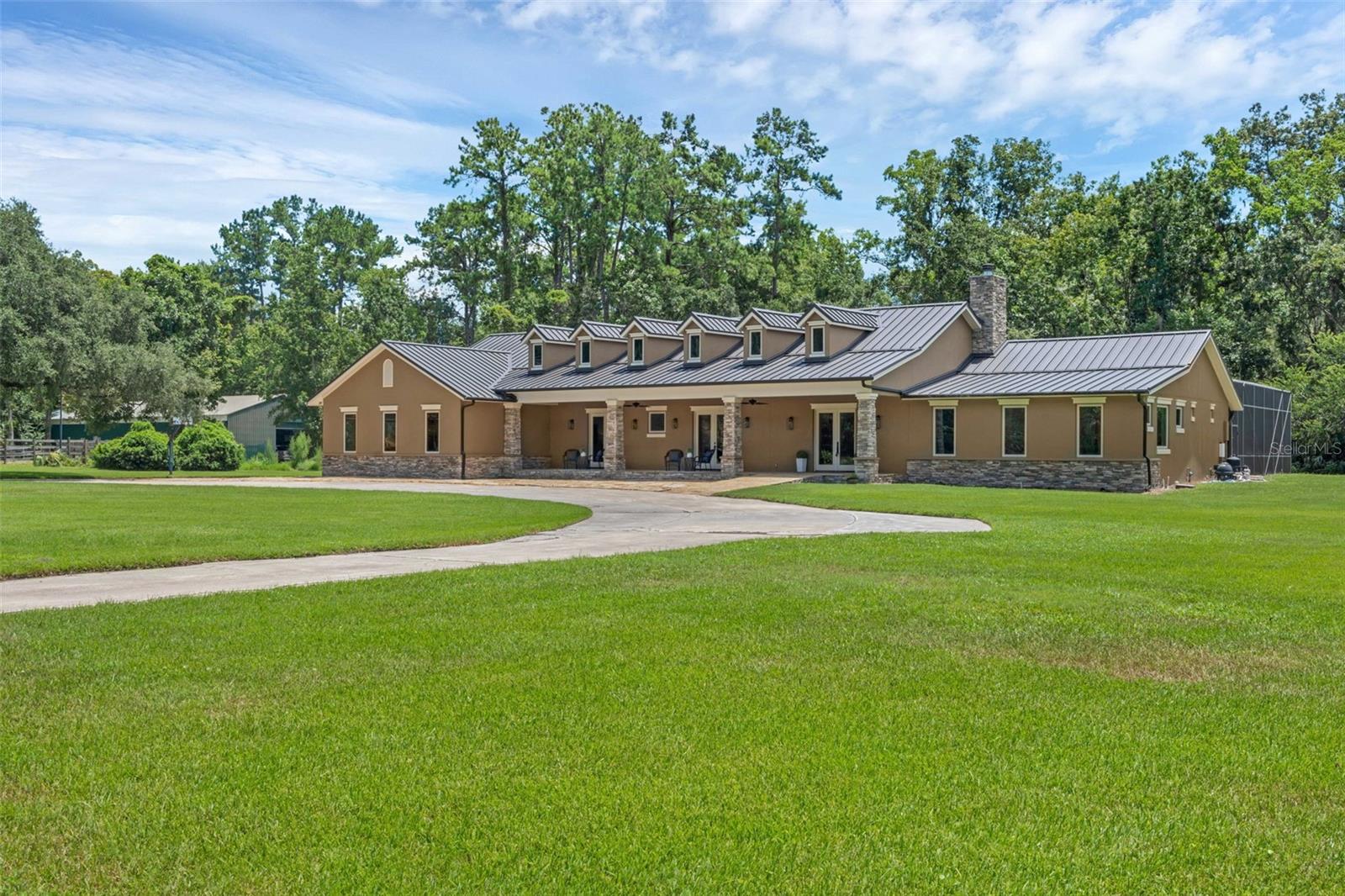 935 RIVER EDGE COURT