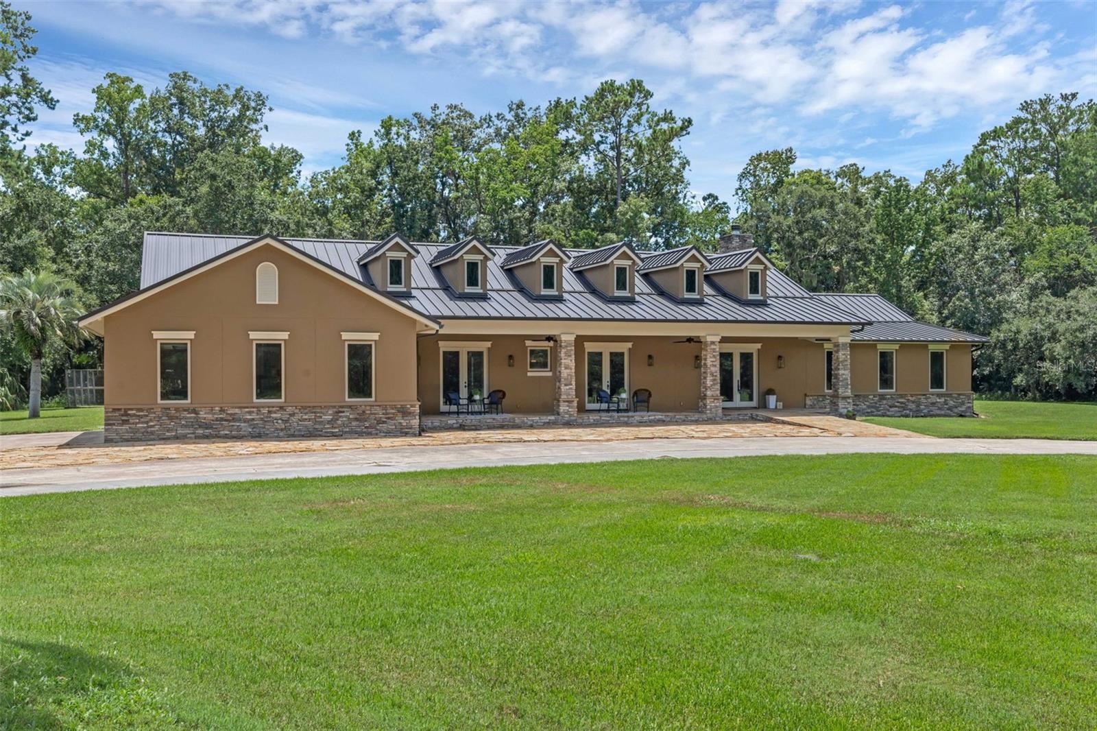 935 RIVER EDGE COURT