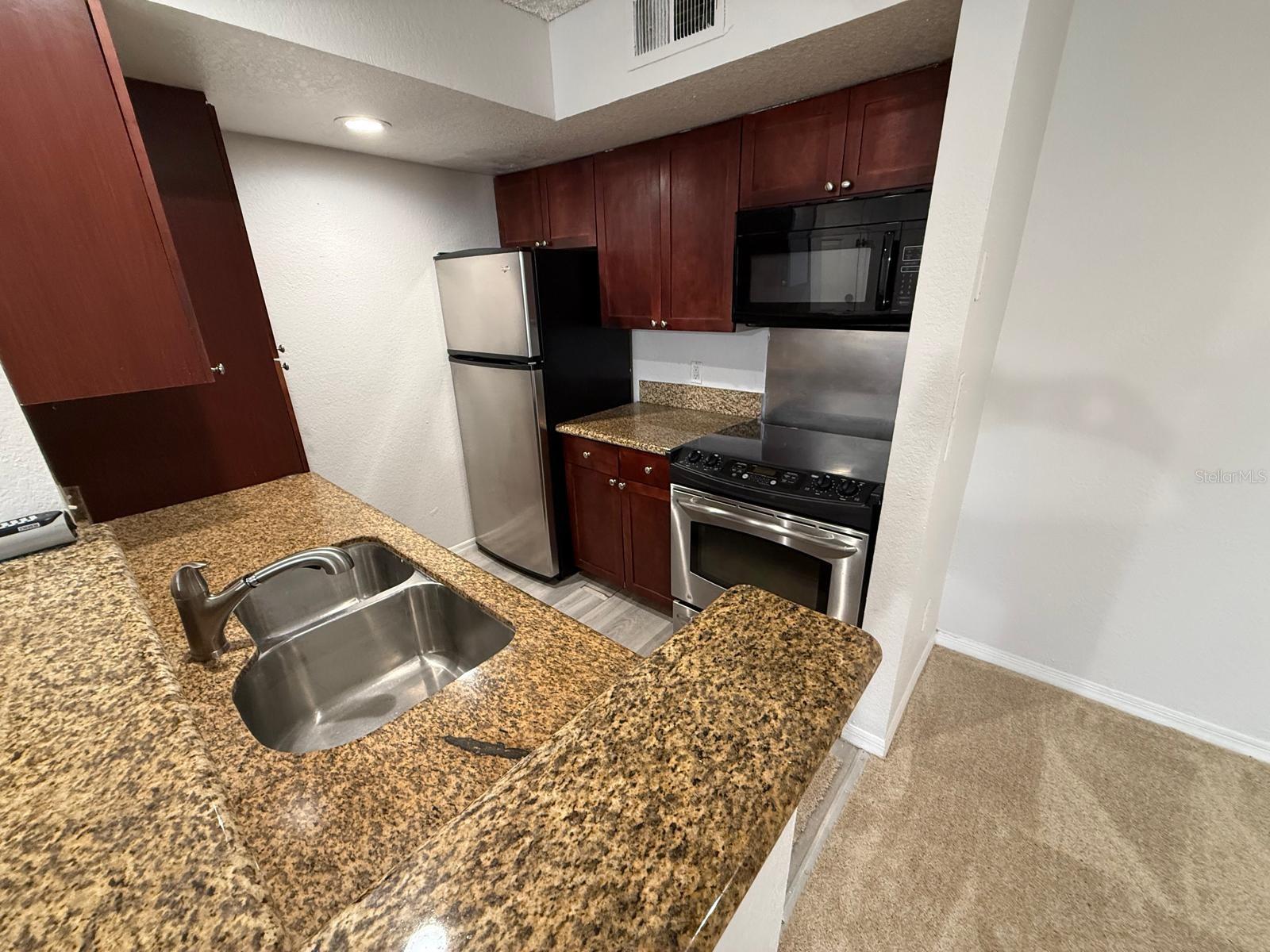 RESIDENCES/MILLENIA - Residential Lease