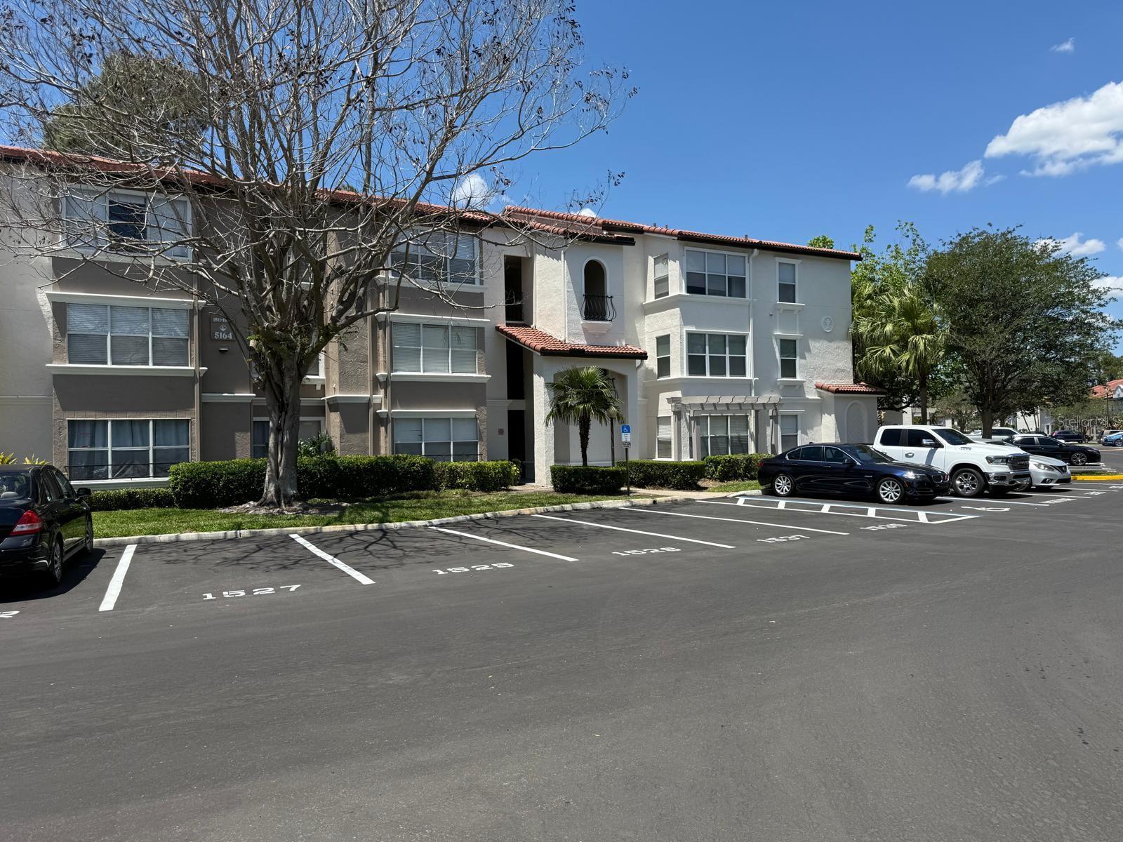 RESIDENCES/MILLENIA - Residential Lease