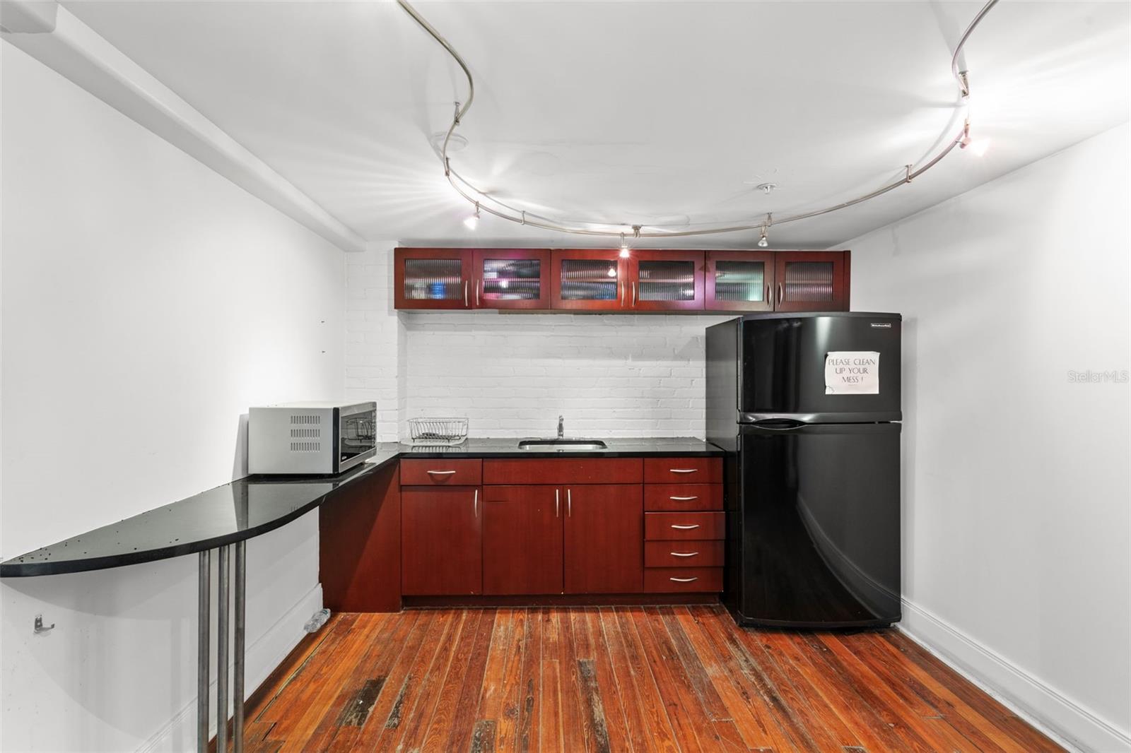 INTERSTATE INVESTMENT CO - Commercial Sale