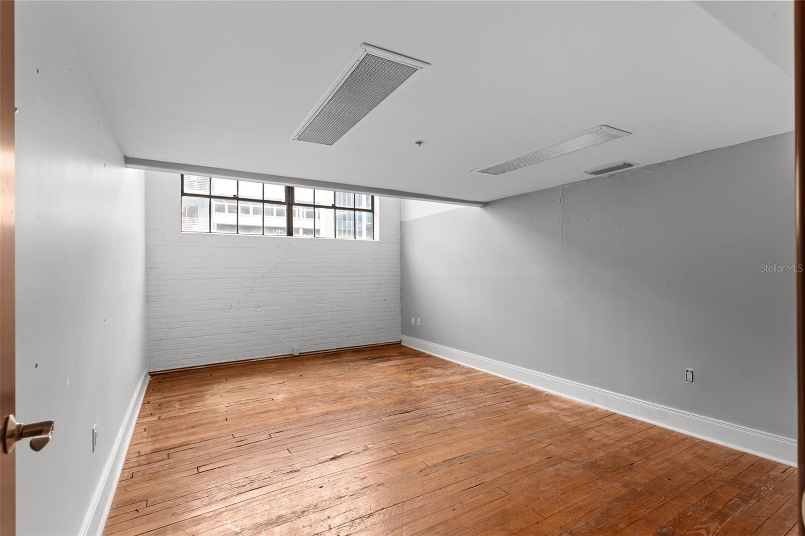 INTERSTATE INVESTMENT CO - Commercial Sale