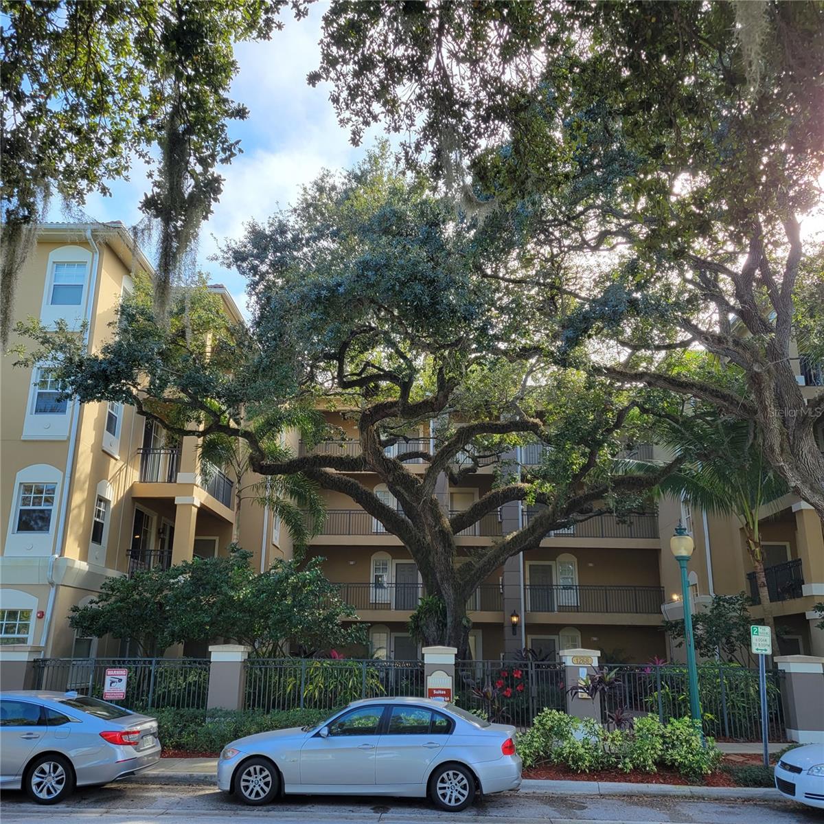 BROADWAY PROMENADE - Residential Lease