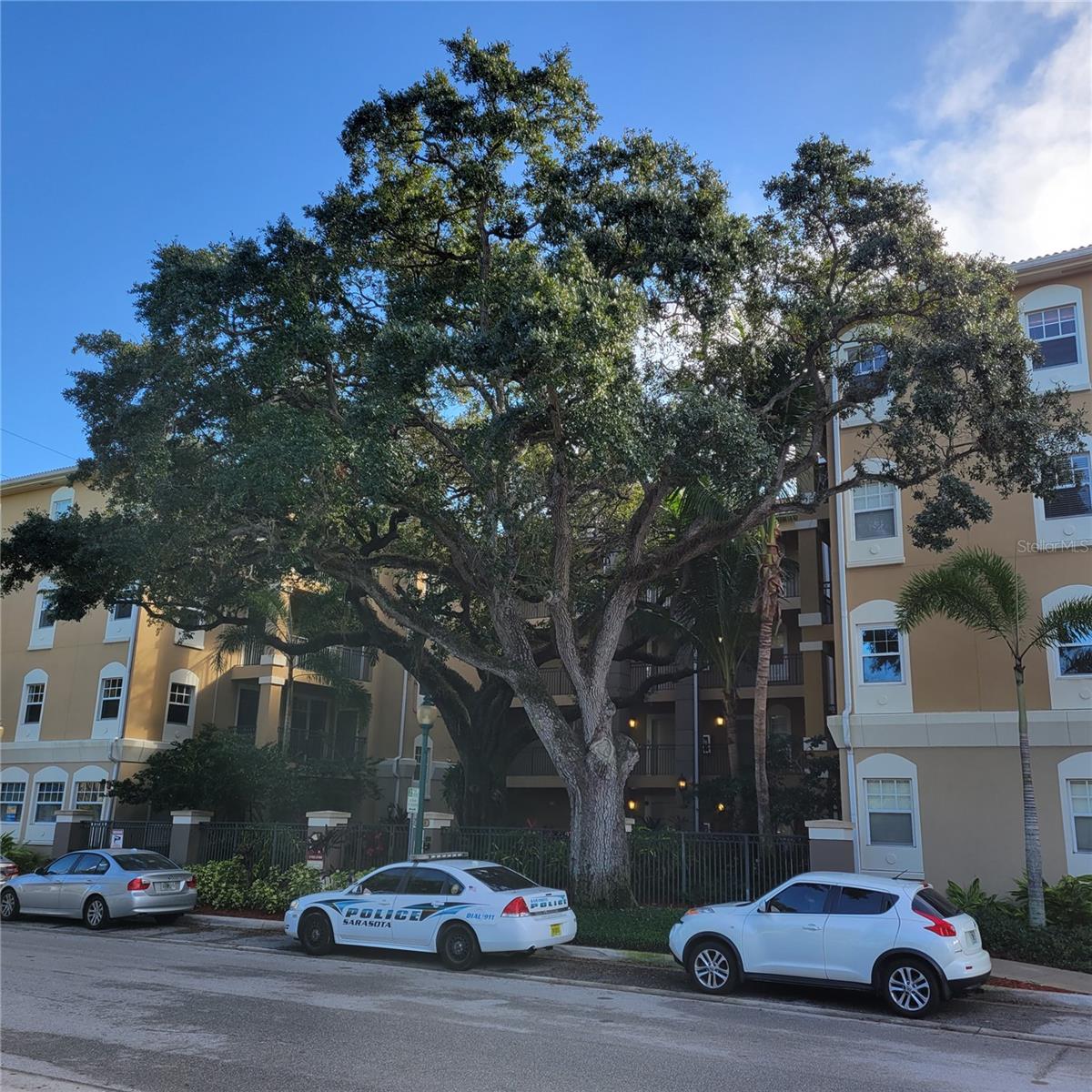 BROADWAY PROMENADE - Residential Lease