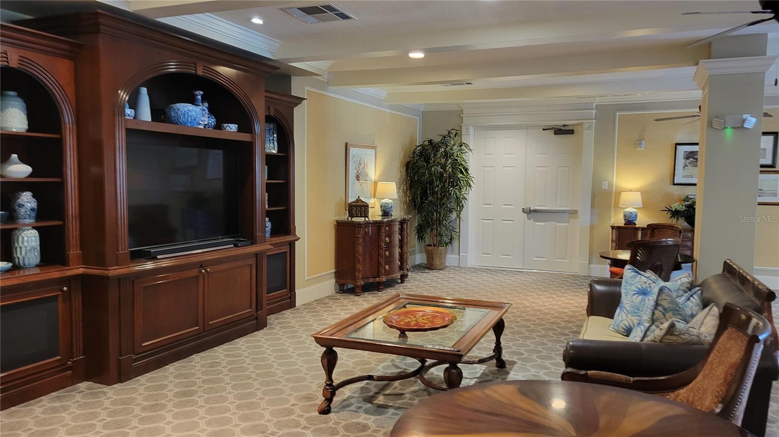 BROADWAY PROMENADE - Residential Lease