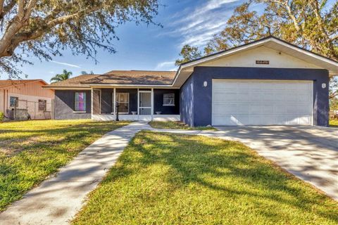 A home in PALMETTO