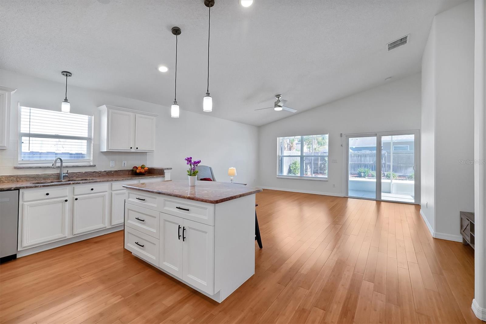 CAMERON GROVE - Residential