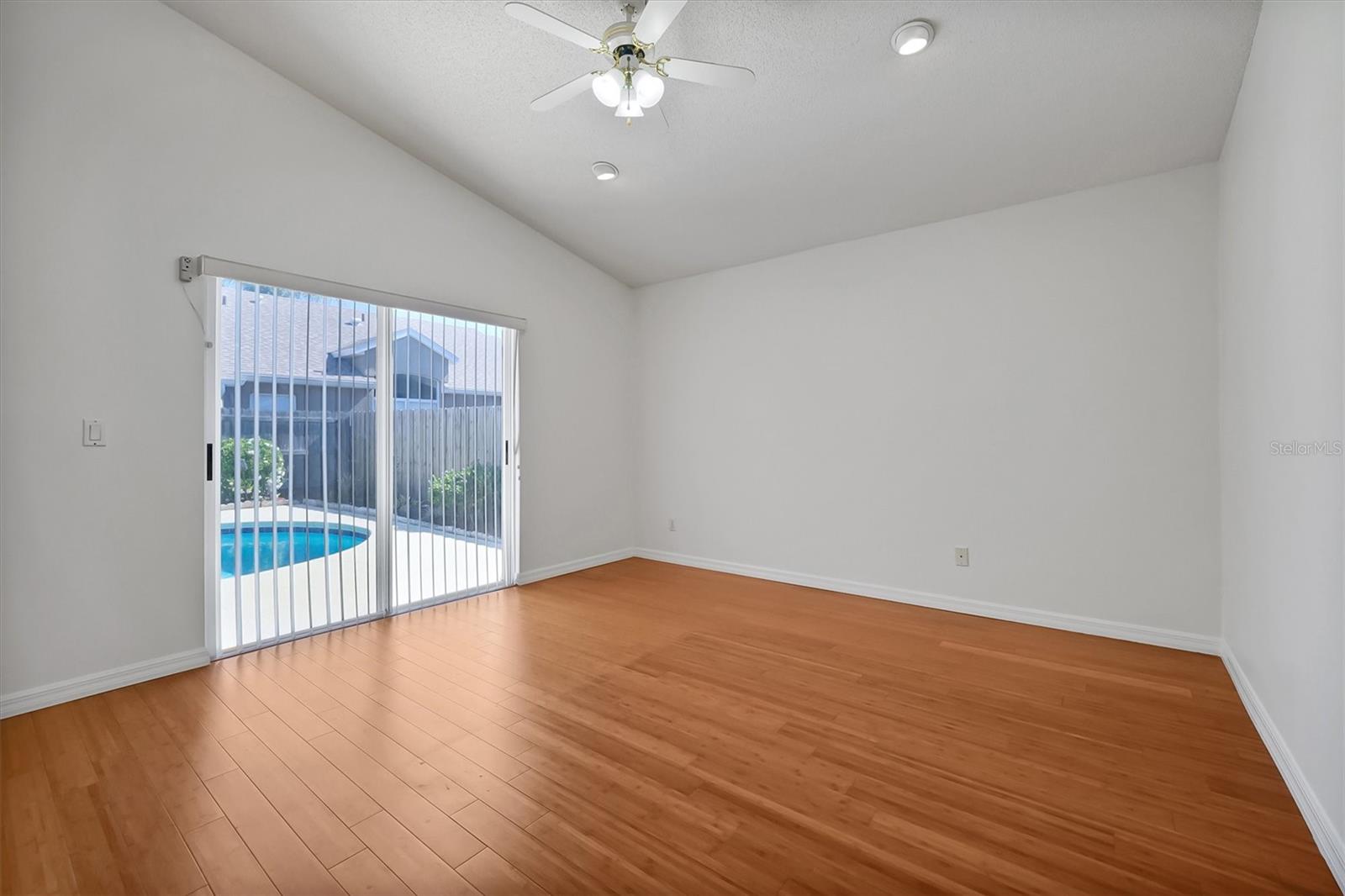CAMERON GROVE - Residential