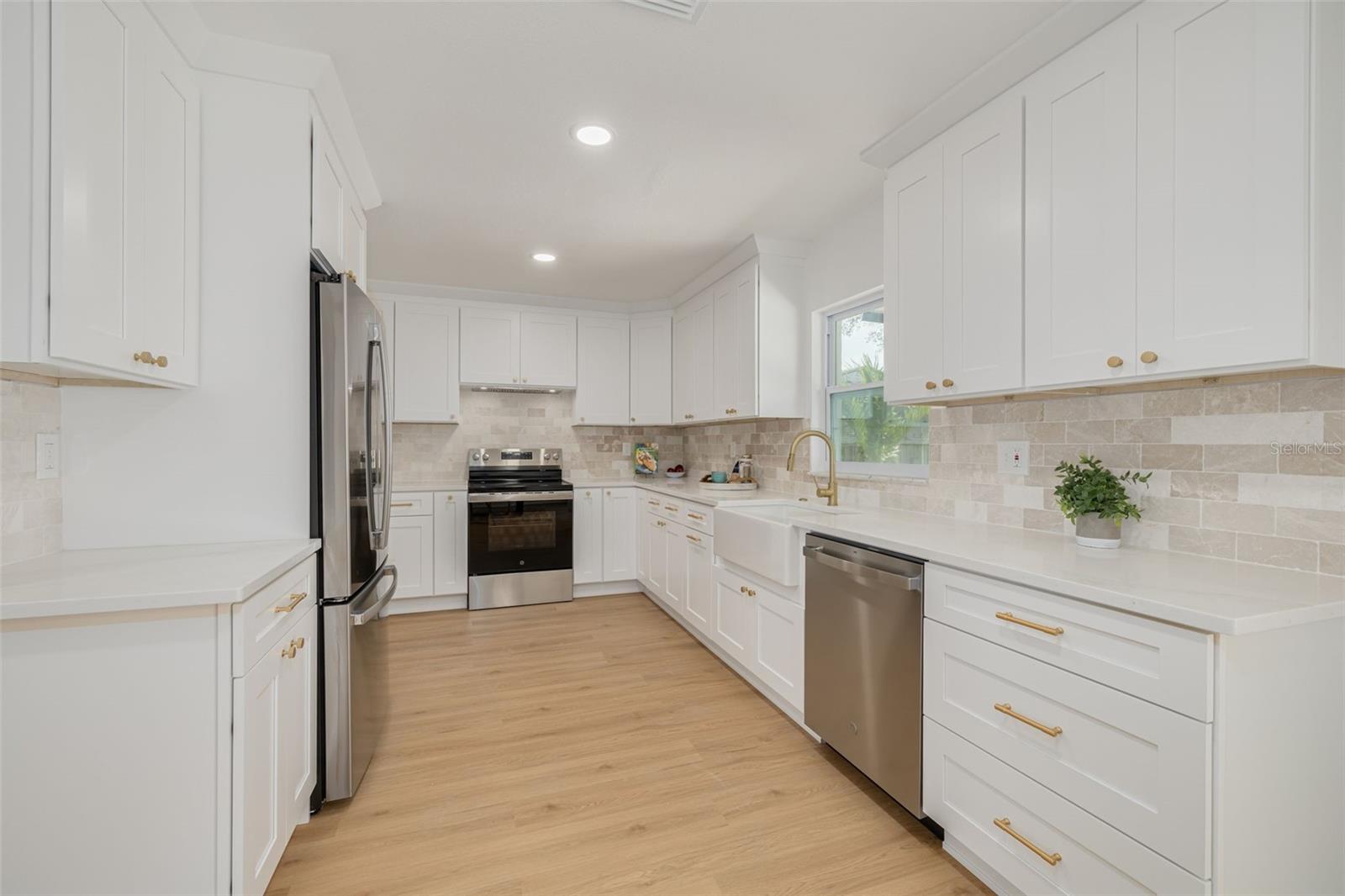 BONNIE BAY COUNTRY CLUB ESTATES PH 6 - Residential