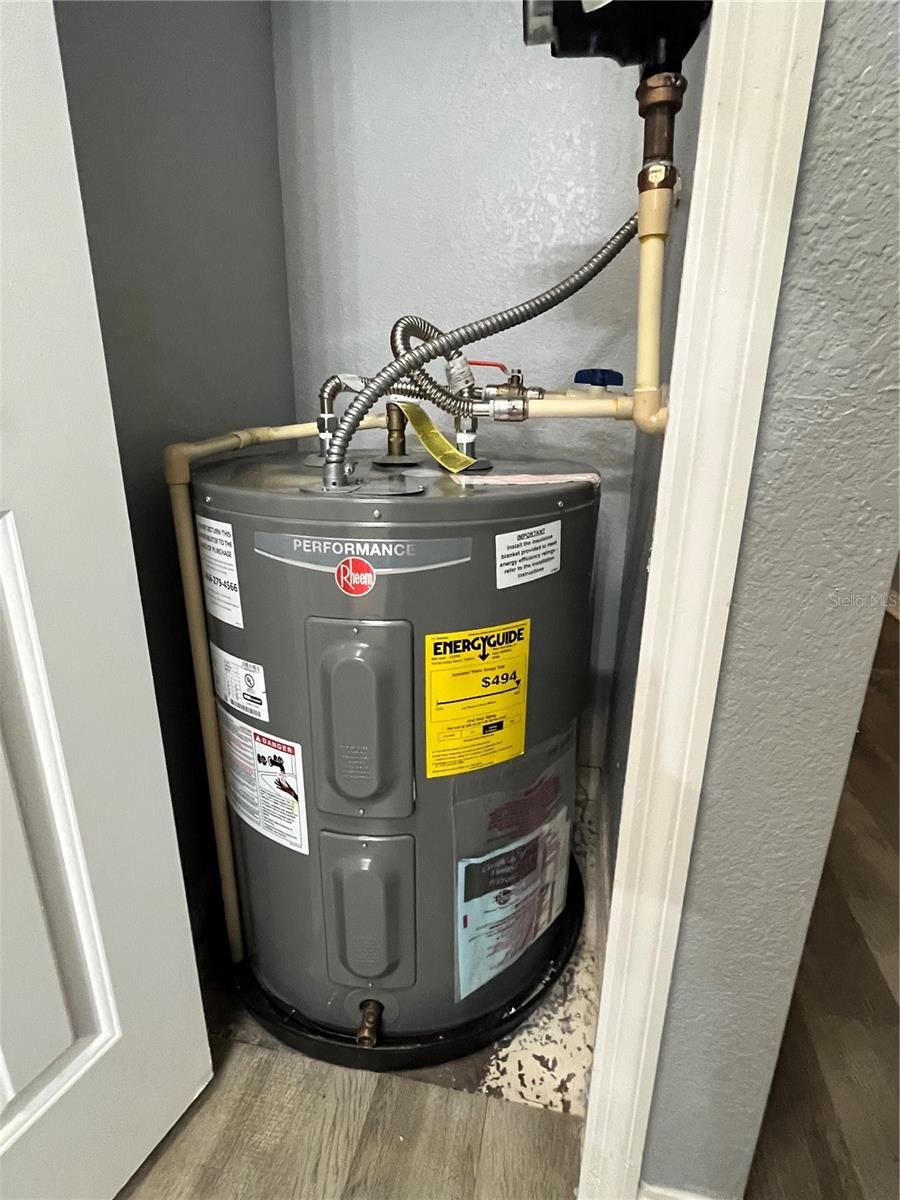 REGISTRY AT MICHIGAN PARK CONDOMINIUM 7941/2400 - Residential