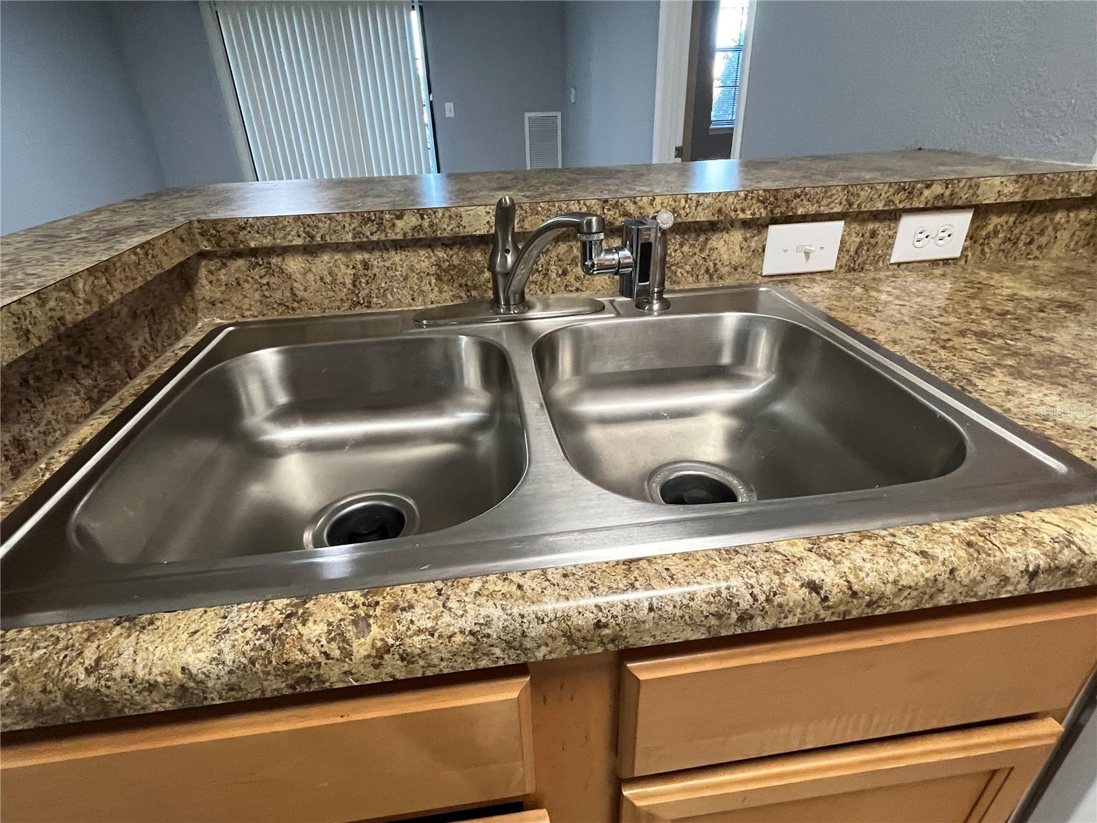 REGISTRY AT MICHIGAN PARK CONDOMINIUM 7941/2400 - Residential