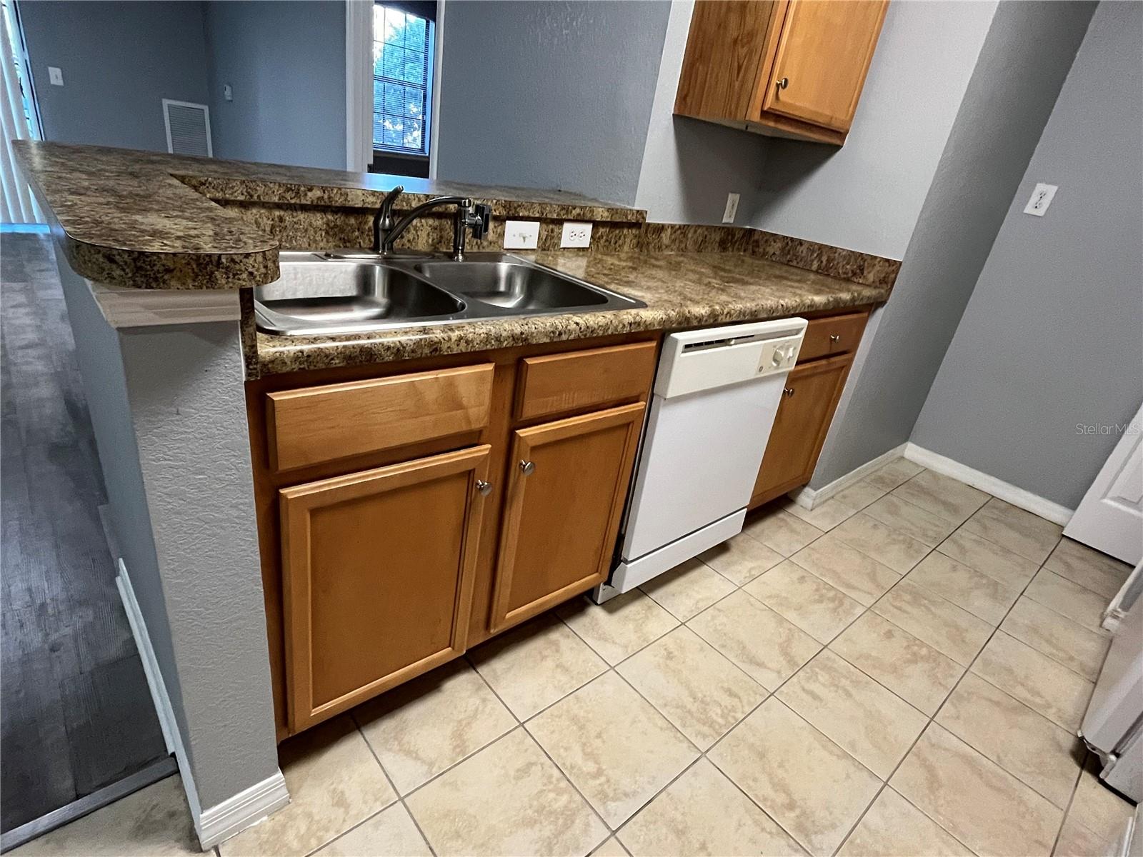 REGISTRY AT MICHIGAN PARK CONDOMINIUM 7941/2400 - Residential