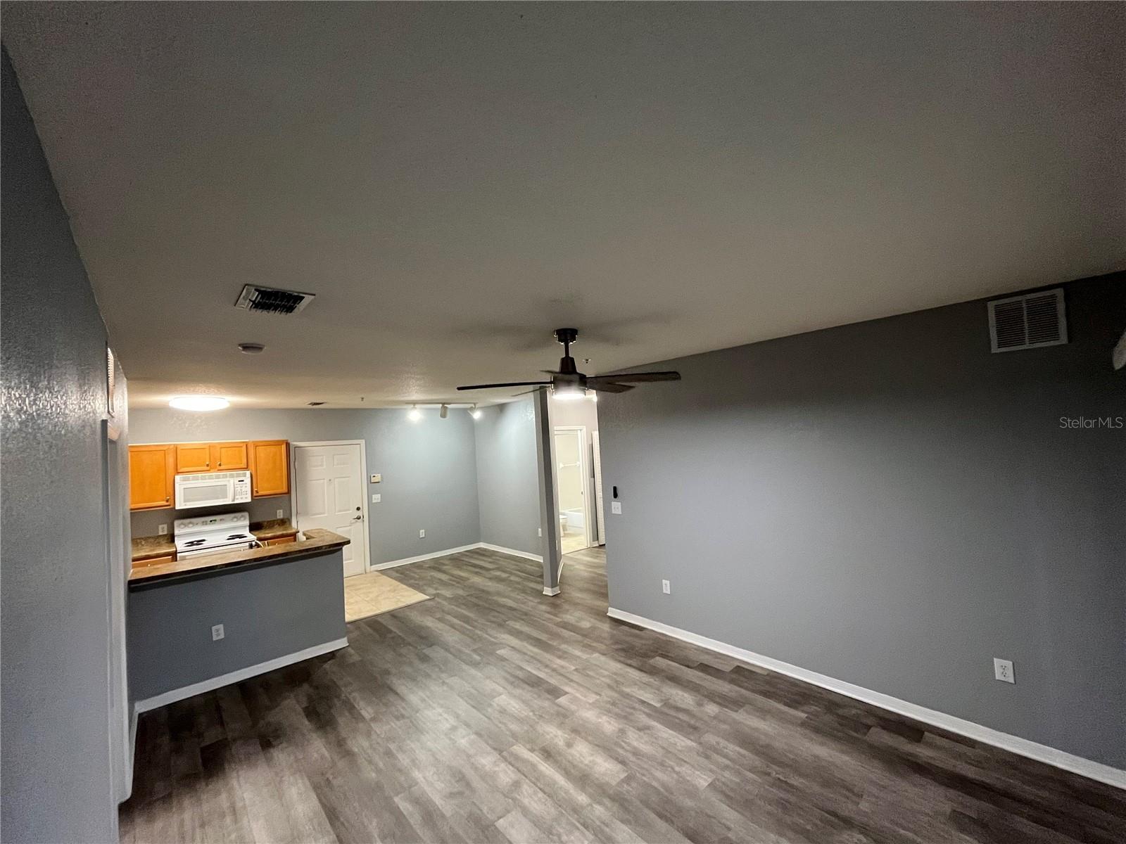 REGISTRY AT MICHIGAN PARK CONDOMINIUM 7941/2400 - Residential