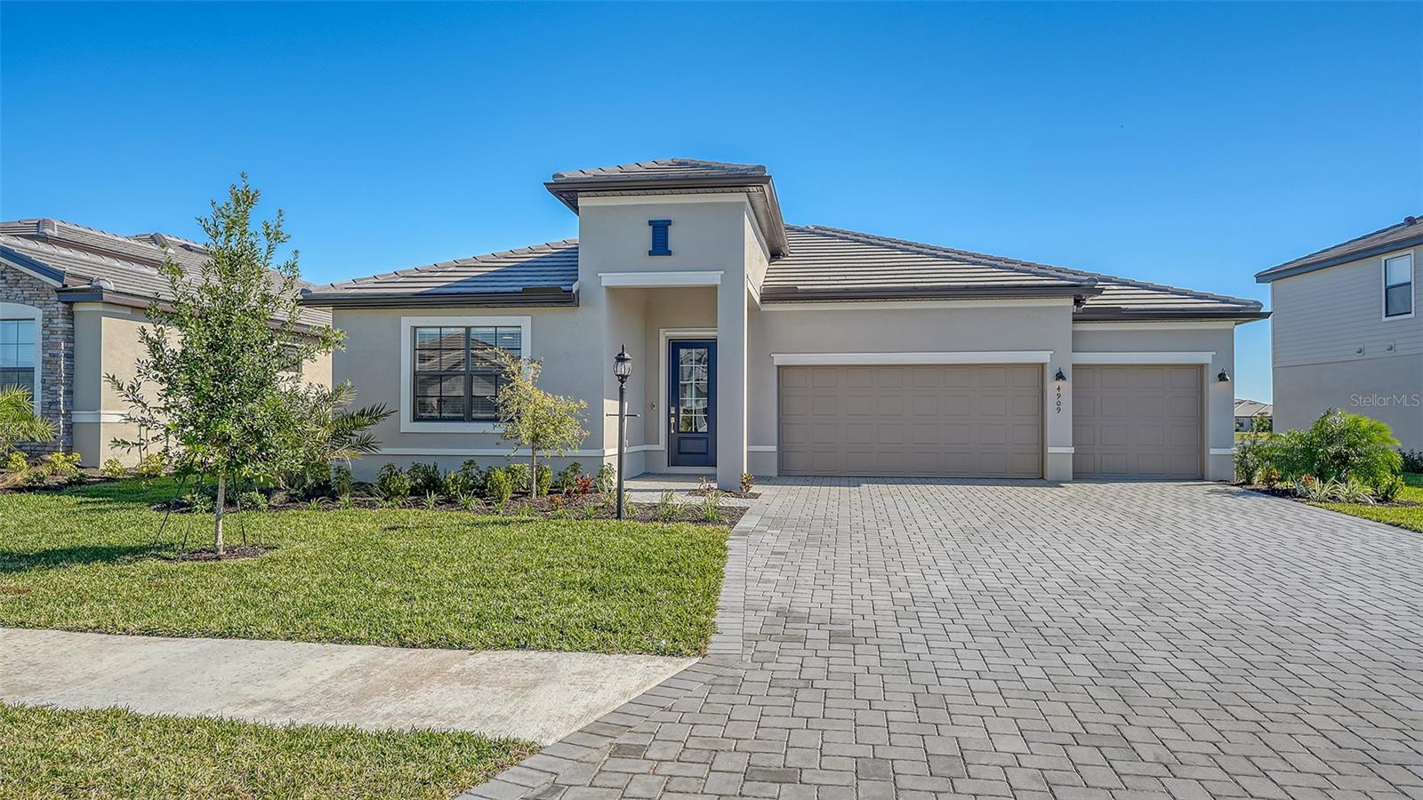 LORRAINE LAKES - BRAND NEW - LUXURY FURNISHED TURN KEY VACATION HOME. Discover paradise in this exquisite 2800 square foot, 4-bedroom, 3-bathroom, 3-car garage luxury home located within the upscale Lorraine Lakes gated community in Lakewood Ranch, Florida. This lavish home boasts an open-concept design, gourmet kitchen, elegant finishes, creating a haven of comfort and style. Enjoy serene water views and Florida's tropical weather from your beautiful screened in lanai. Exclusive amenities include state-of-the-art fitness center, tennis and pickle ball courts, bar and restaurant facilities, amazing outdoor pools and resort style amenities, huge indoor gymnasium, and numerous social clubs. Experience unparalleled living and leisure in this upscale sanctuary. Your dream home awaits.
$8,000/month high season - $6,000/month low season. Landlord will pay the $200 membership transfer fee to HOA on behalf of the Tenant. This grants Tenant access to all community AMENITIES. $100/month minimum food consumption obligation with membership. From 175 and SR70 - head east 5 miles to Uielhein Rd - then north 3/4 mile to Lorraine Lakes guardhouse on the left hand side.