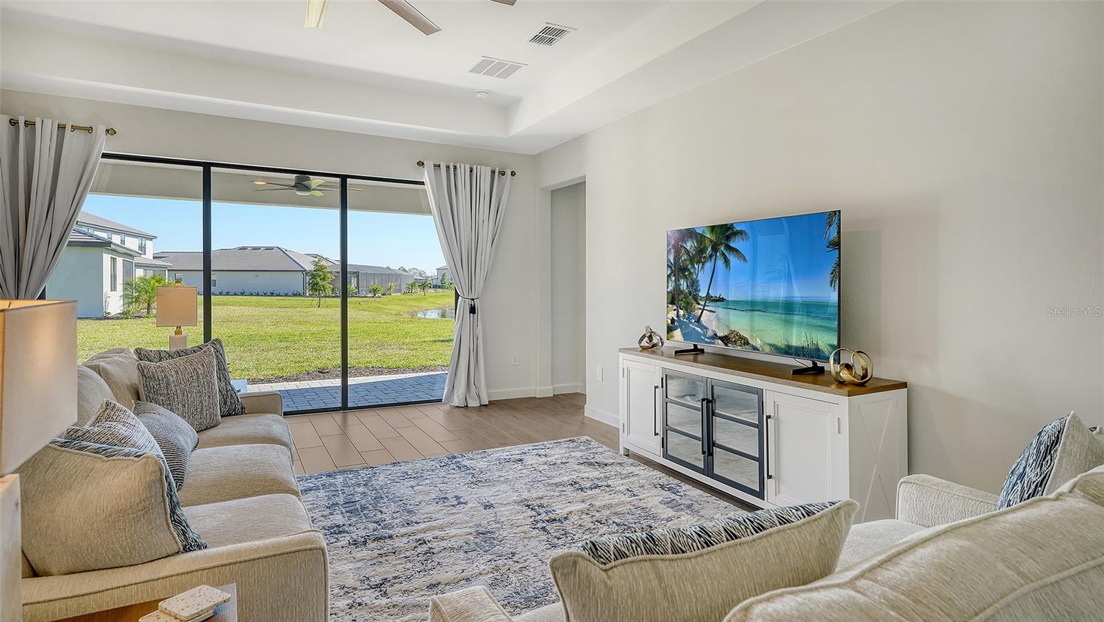 LORRAINE LAKES - Residential Lease