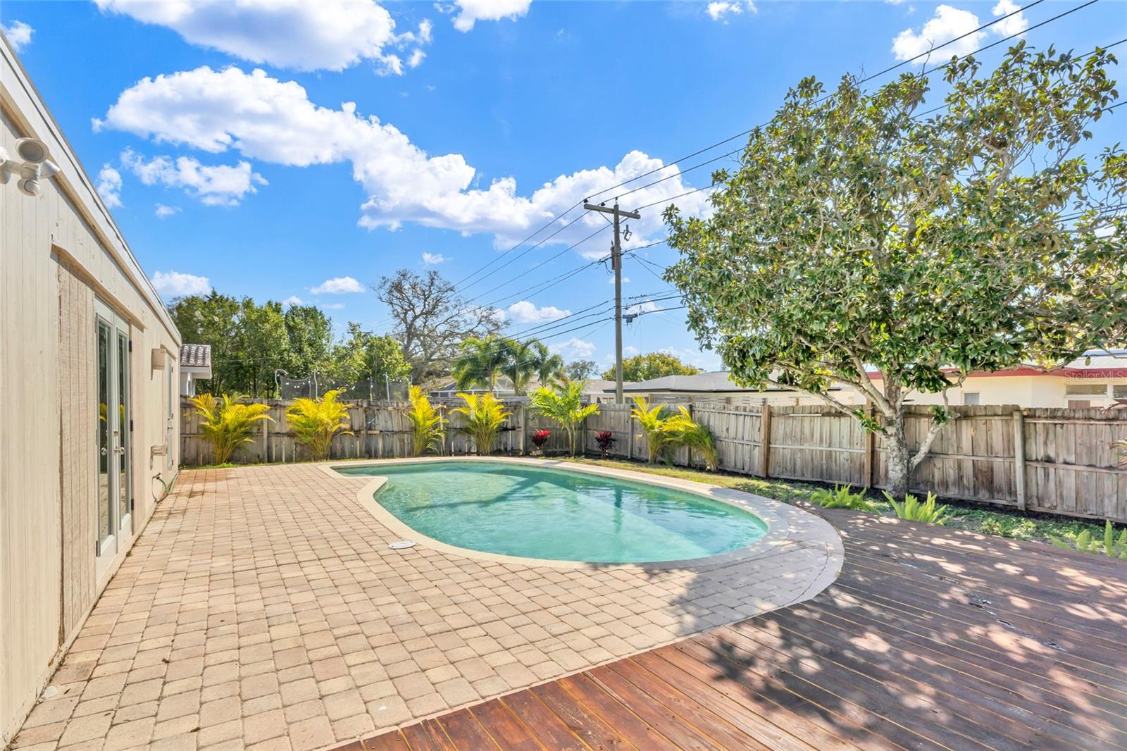 1510 LAKESIDE DRIVE