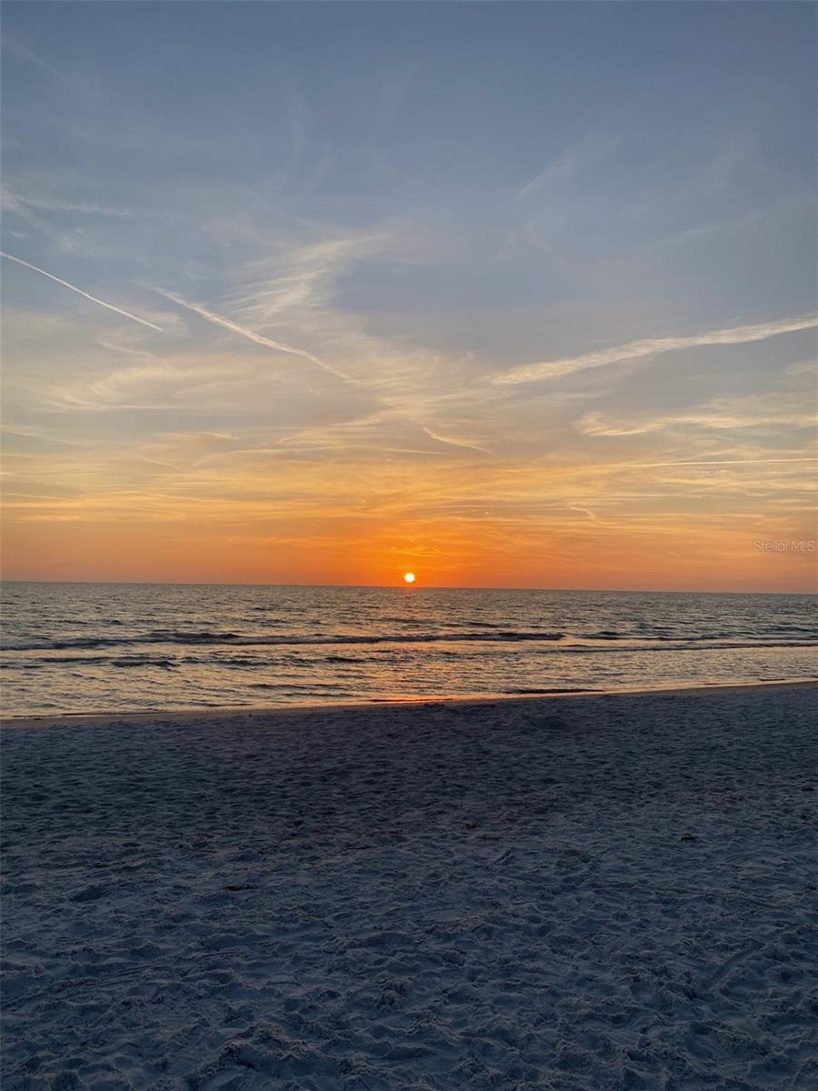 ISLAND INN CONDO - Residential
