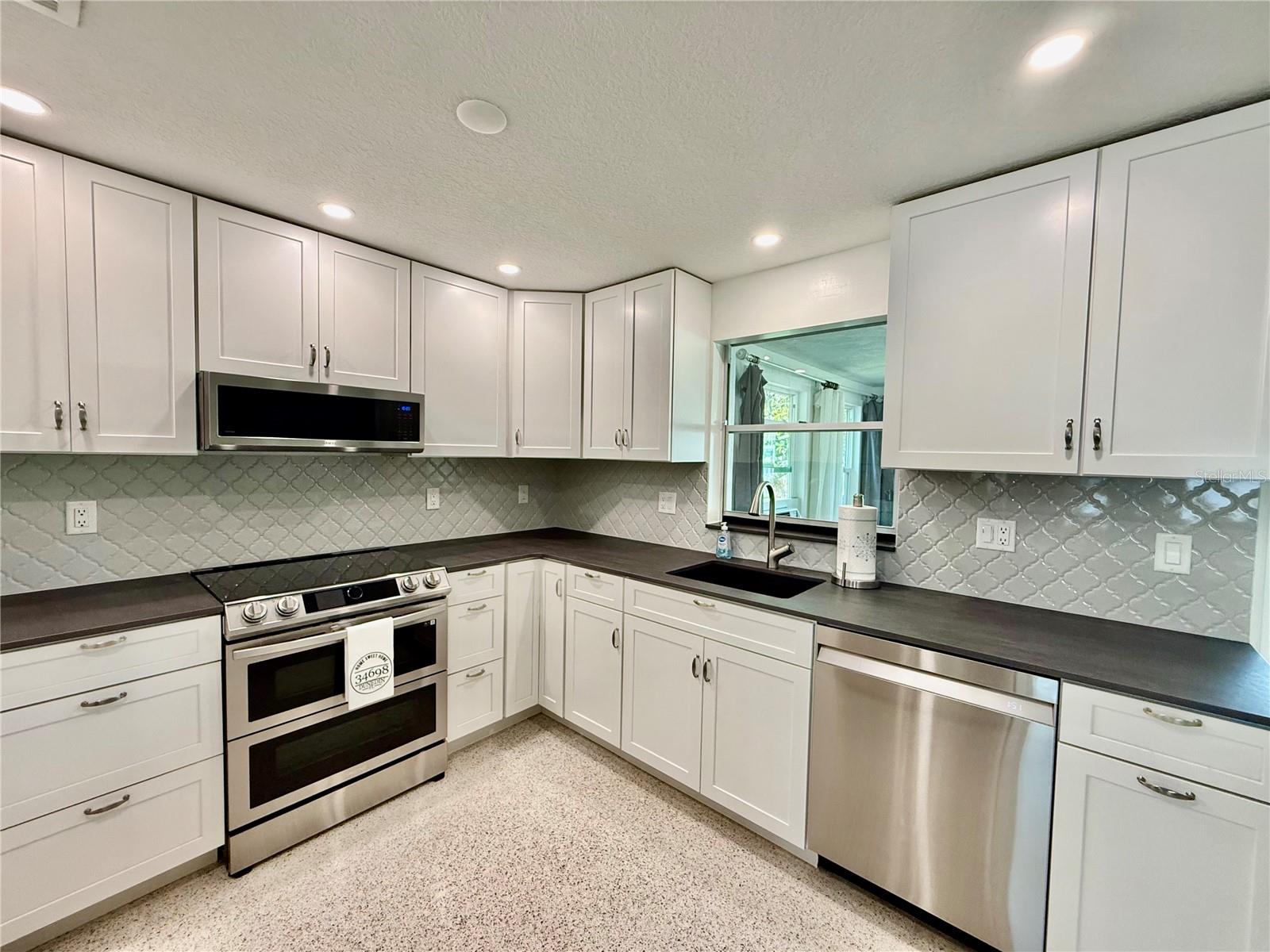 DUNEDIN ISLES COUNTRY CLUB - Residential Lease