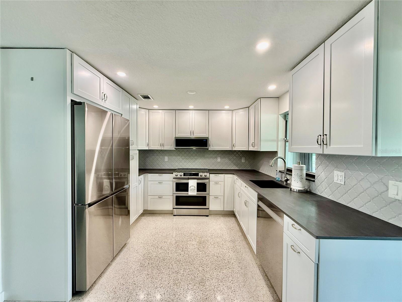 DUNEDIN ISLES COUNTRY CLUB - Residential Lease