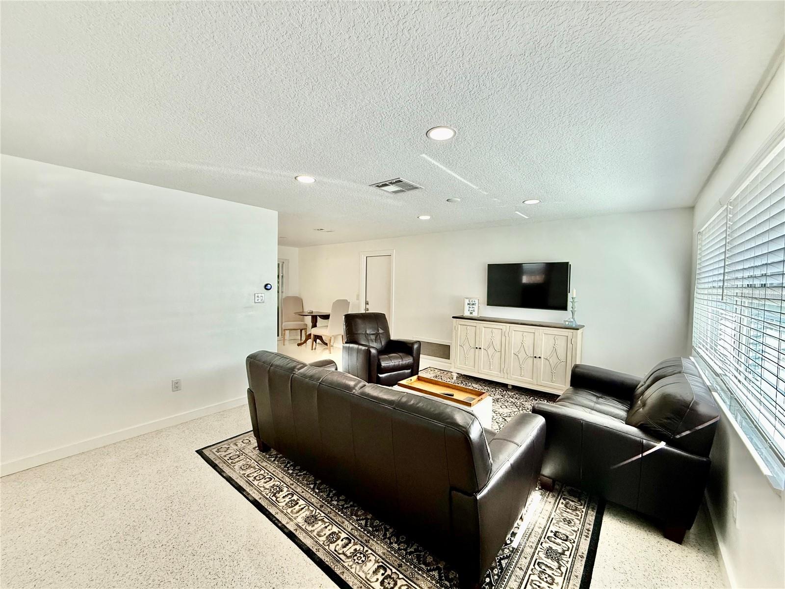 DUNEDIN ISLES COUNTRY CLUB - Residential Lease