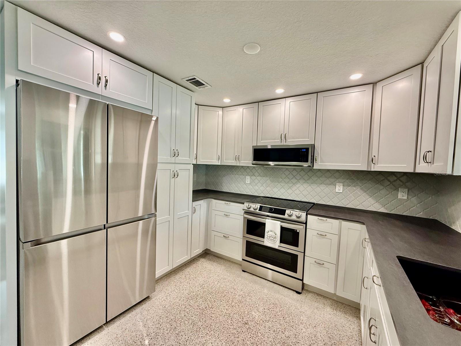 DUNEDIN ISLES COUNTRY CLUB - Residential Lease