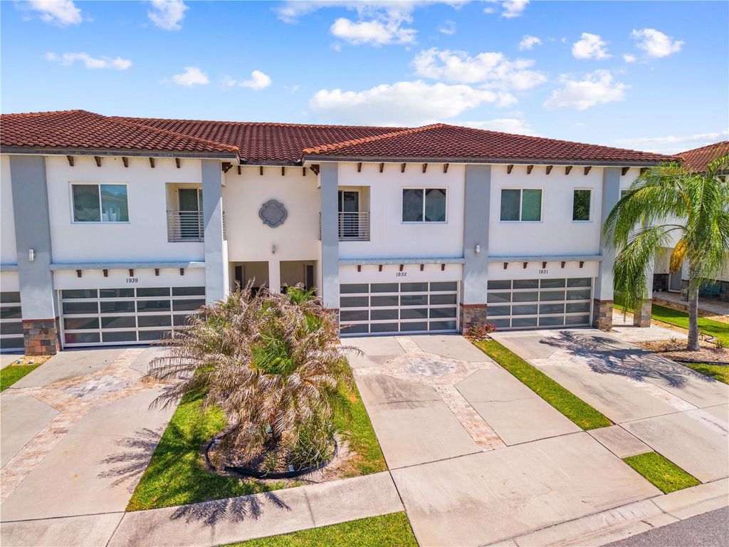 Photo of 1935 Greenbriar Terrace, Davenport, FL 33837 (MLS # S5148404)