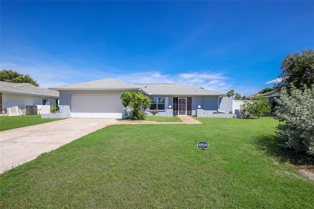 Photo of 6910 18th Avenue W, Bradenton, FL 34209 (MLS # A4706213)