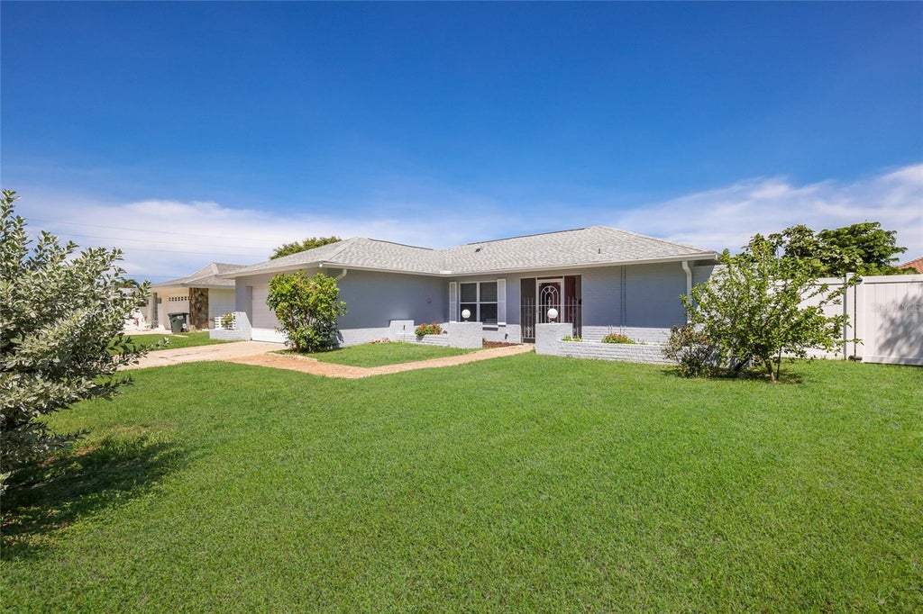 Photo of 6910 18th Avenue W, Bradenton, FL 34209 (MLS # A4706213)