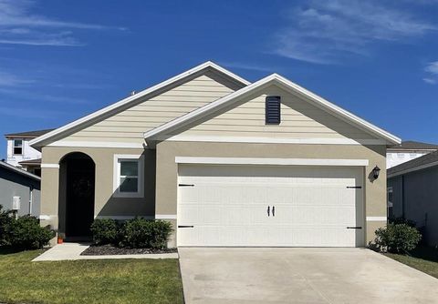 A home in TAVARES