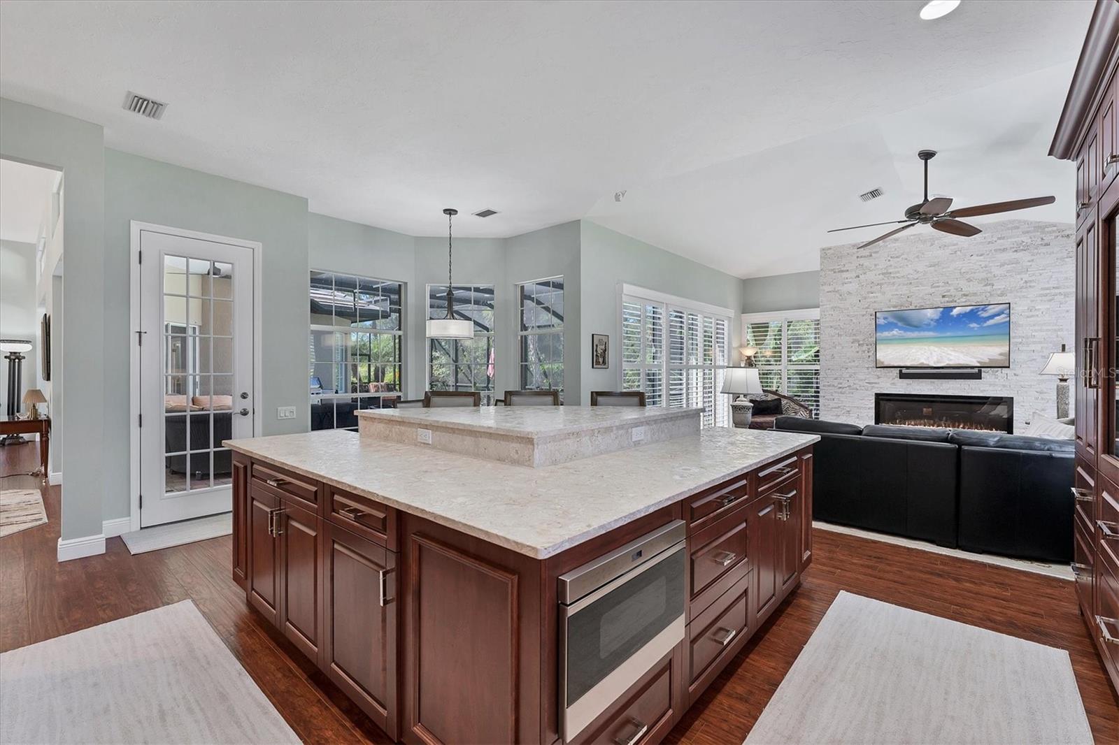 UNIVERSITY PARK COUNTRY CLUB - Residential